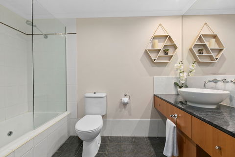 Poolside Apt In Alamanda Beachfront Resort 41 - Kingaroy Accommodation 6