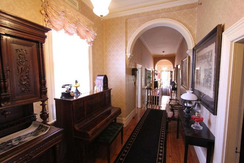 Palm House - Kingaroy Accommodation 4