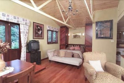 Ford House Retreat - Kingaroy Accommodation 6