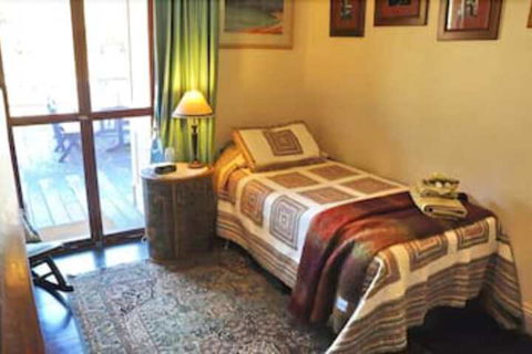 Ford House Retreat - Kingaroy Accommodation 5
