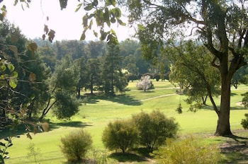 Commercial Golf Resort - Kingaroy Accommodation 1