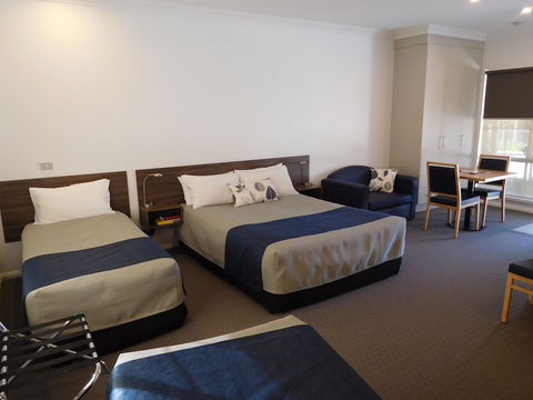 Commercial Golf Resort - Kingaroy Accommodation 6