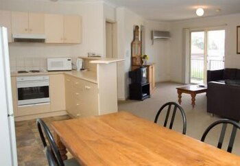 Carrington Gardens Apartments - Kingaroy Accommodation 3