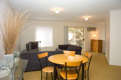 Carrington Gardens Apartments - Kingaroy Accommodation 6