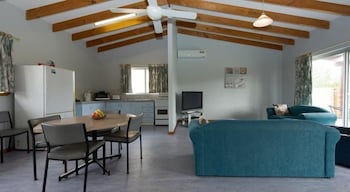 Cervantes Holiday Homes - Kingaroy Accommodation 4