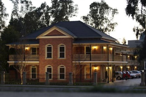 Carlyle Suites & Apartments - Kingaroy Accommodation 0