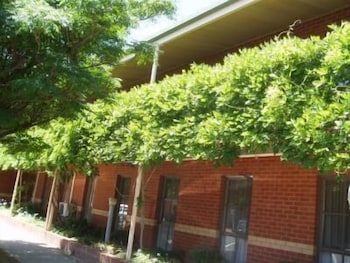 Caledonian Hotel Motel - Kingaroy Accommodation 0