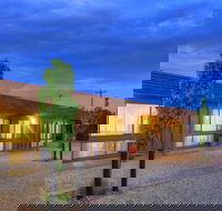 Motel Meneres - Kingaroy Accommodation