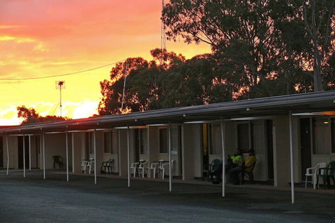 Charles Sturt Motor Inn West Wyalong - Kingaroy Accommodation 4