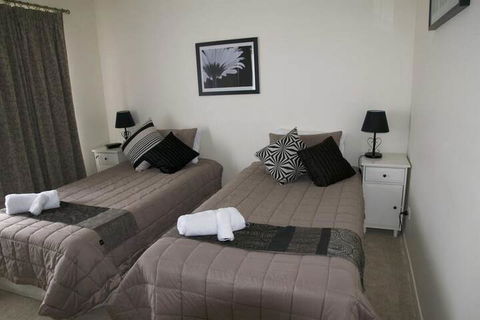 Cole House Apartments - Kingaroy Accommodation 6