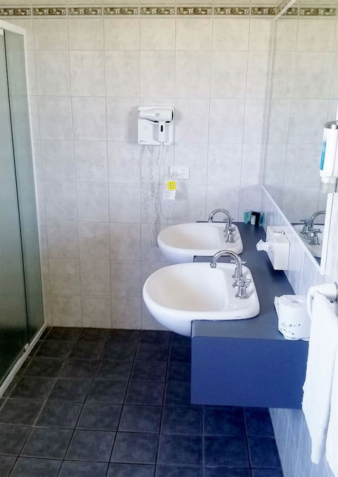 Lacepede Bay Motel - Kingaroy Accommodation 3