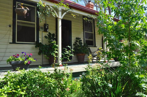 Sinnamons Cottage - Kingaroy Accommodation 1