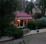 Sinnamons Cottage - Kingaroy Accommodation