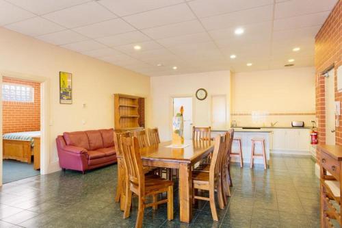 Castlemaine VIC Kingaroy Accommodation