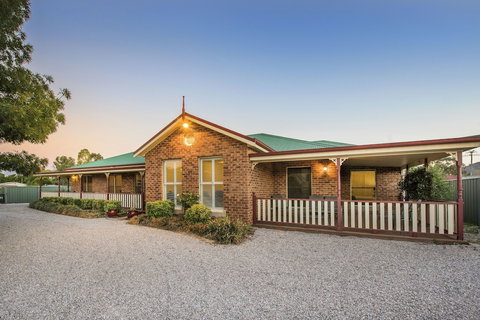 Colonial Court Villas - Kingaroy Accommodation 6