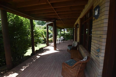 Rockwall Avoca Beach - Kingaroy Accommodation 1