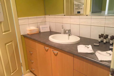 Idyllic Retreat For 4 People In Beautiful Otway Ranges, Recharge & Refresh In Hot Tub - Kingaroy Accommodation 7