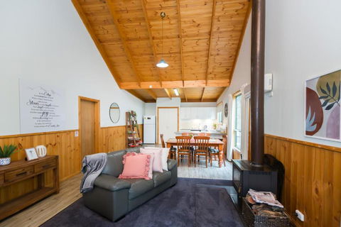 Country Lane Cottage - Kingaroy Accommodation 1