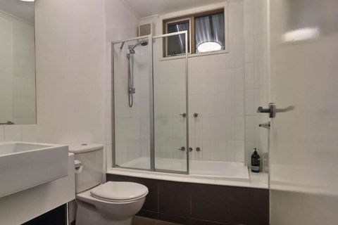 Cape Cod - Kingaroy Accommodation 6