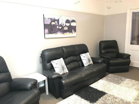Five Ways Apartment - Kingaroy Accommodation 5