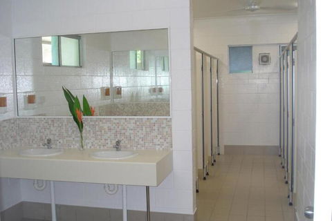 Absolute Backpackers Mission Beach - Kingaroy Accommodation 5