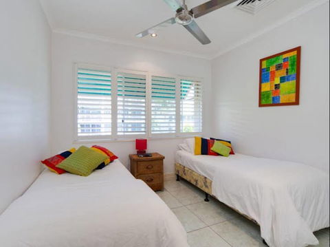 Azure Waters - Kingaroy Accommodation 0