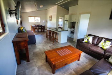 Killarney View Cabins & Caravan Park - Kingaroy Accommodation 0