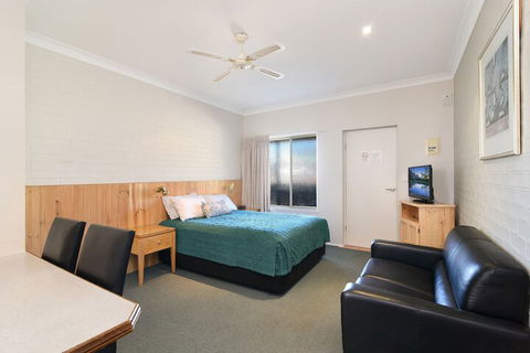 Catalina Motel Lake Macquarie - Kingaroy Accommodation 3