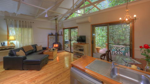 Crater Lakes Rainforest Cottages - Kingaroy Accommodation 4