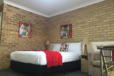 Blue Violet Motor Inn - Kingaroy Accommodation 5