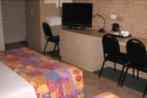 Castle Motor Lodge - Kingaroy Accommodation 6