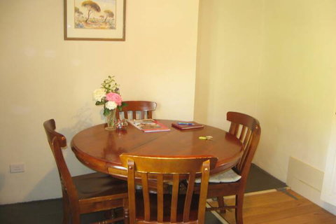 Goat Square Cottages - Kingaroy Accommodation 4