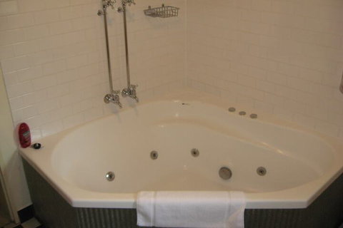 Goat Square Cottages - Kingaroy Accommodation 5