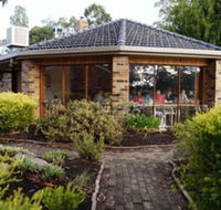 Magdala Motor Lodge  Lakeside Restaurant - Kingaroy Accommodation