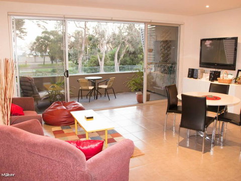 Westend Apartment At The Beach - Kingaroy Accommodation 6