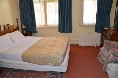Leura House - Kingaroy Accommodation 3
