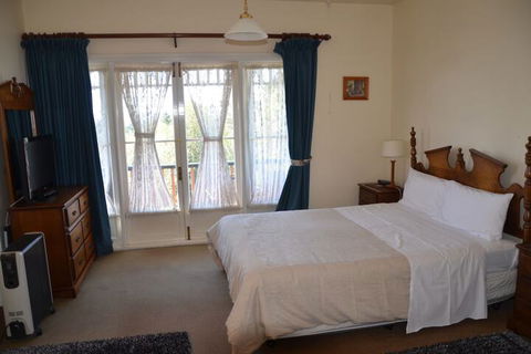 Leura House - Kingaroy Accommodation 4