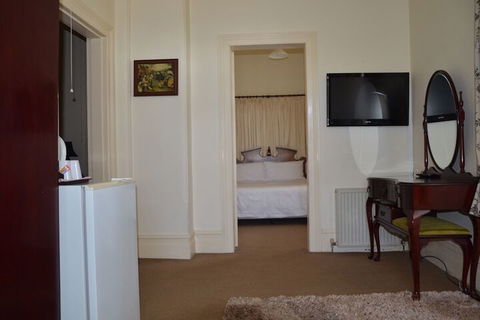 Leura House - Kingaroy Accommodation 1