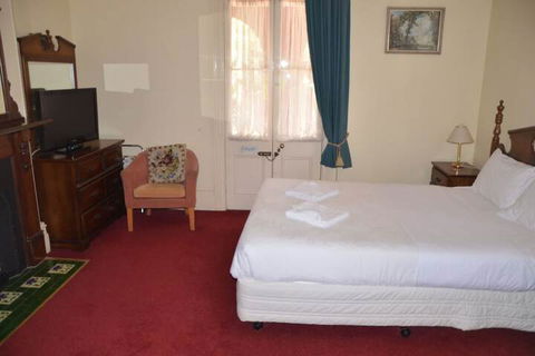 Leura House - Kingaroy Accommodation 6