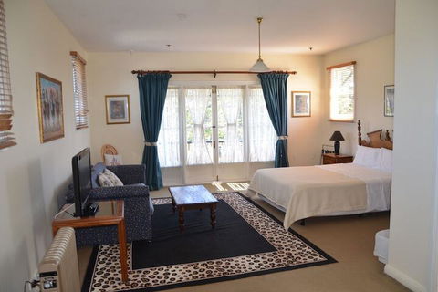 Leura House - Kingaroy Accommodation 7