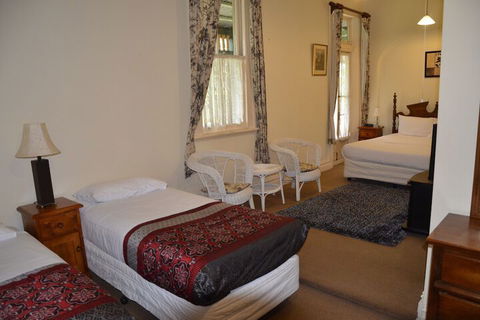 Leura House - Kingaroy Accommodation 5