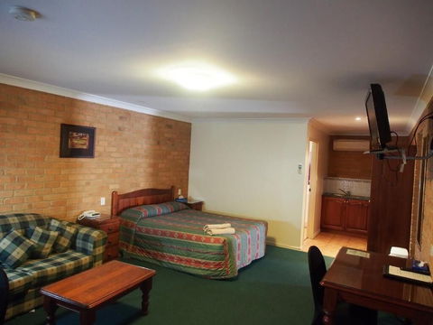 Cobar Town And Country Motor Inn - Kingaroy Accommodation 3