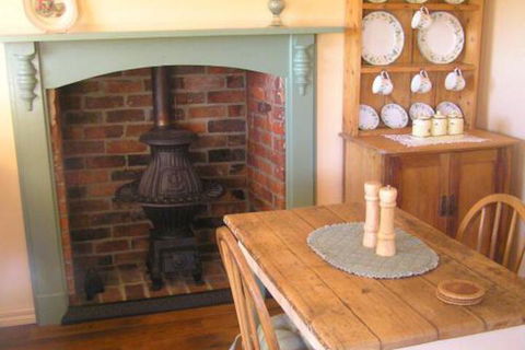 Valleyfield Cottage - Kingaroy Accommodation 1