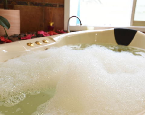 Lakeside Cottage - Kingaroy Accommodation 3