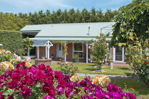 Lakeside Cottage - Kingaroy Accommodation 1