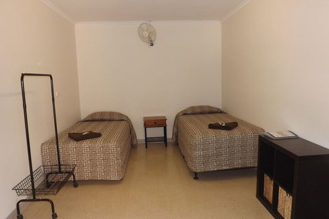 Derby Lodge Self Contained Apartments - Kingaroy Accommodation 3
