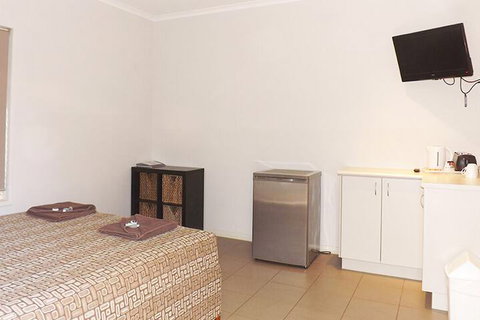Derby Lodge Self Contained Apartments - Kingaroy Accommodation 4