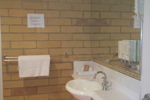 Cotswold Motor Inn - Kingaroy Accommodation 7