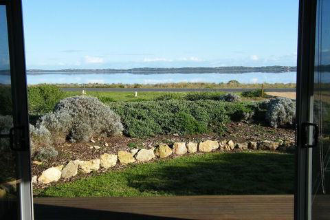 Coorong Waterfront Retreat - Kingaroy Accommodation 1