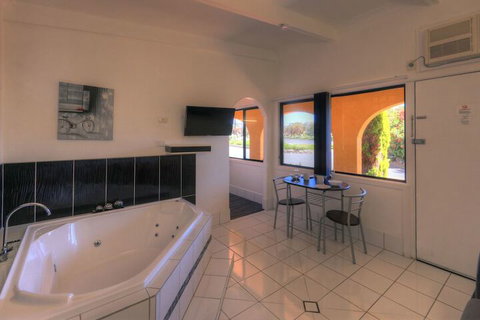 Twin Swans Motel - Kingaroy Accommodation 7